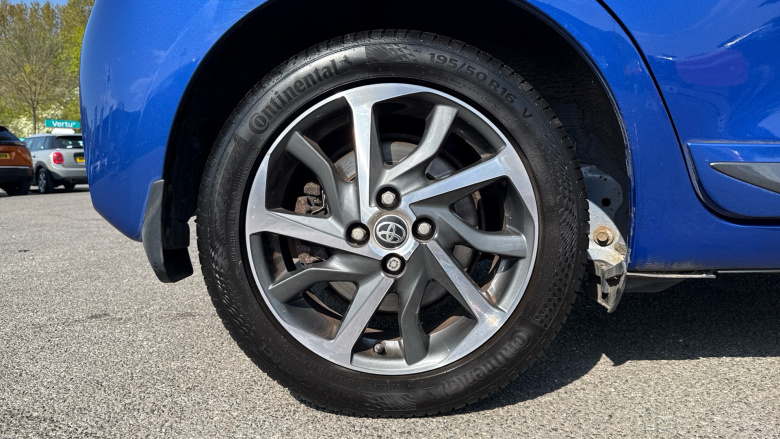 Toyota Yaris 1.5 Hybrid Y20 5dr CVT [Bi-tone] Hybrid Hatchback